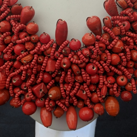 The popular statement necklaces are back❣️❣️❣️ - Picture 2 of 3